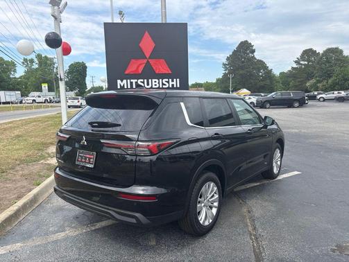 Black Diamond 2026 Mitsubishi Outlander ES 1.5T 2WD