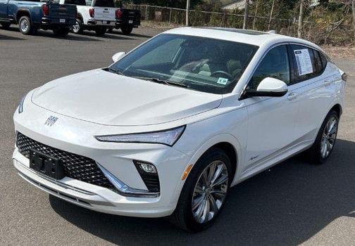 White Frost Tricoat 2025 Buick Envista Avenir FWD