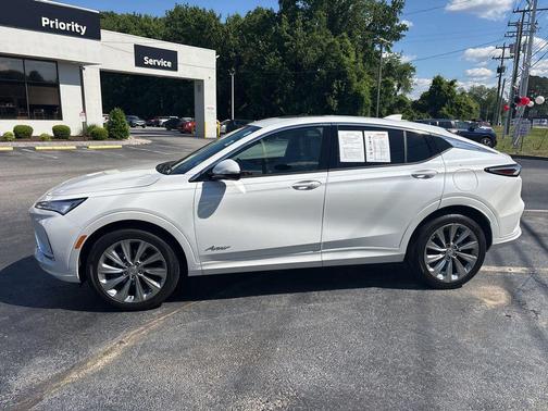 White Frost Tricoat 2025 Buick Envista Avenir FWD
