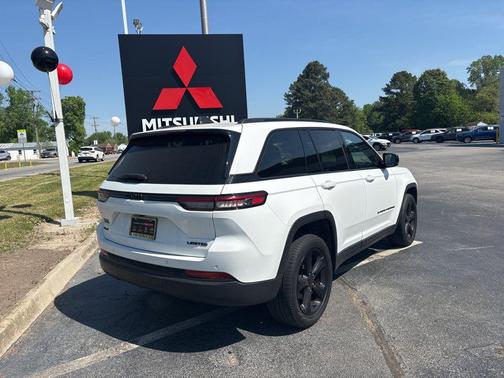 Bright White Clearcoat 2023 Jeep Grand Cherokee Limited