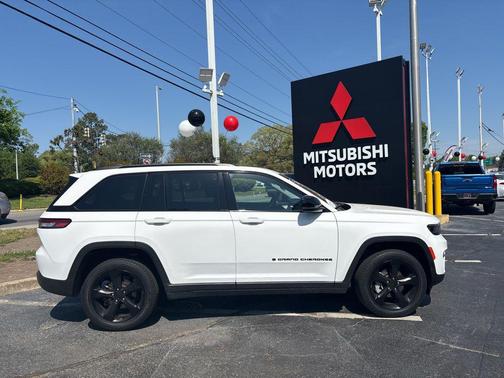 Bright White Clearcoat 2023 Jeep Grand Cherokee Limited