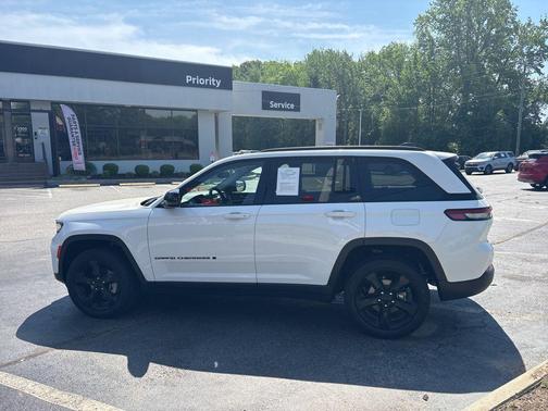 Bright White Clearcoat 2023 Jeep Grand Cherokee Limited