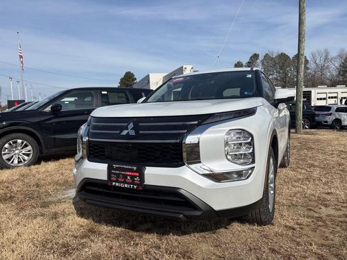White Diamond 2026 Mitsubishi Outlander ES 1.5T 2WD