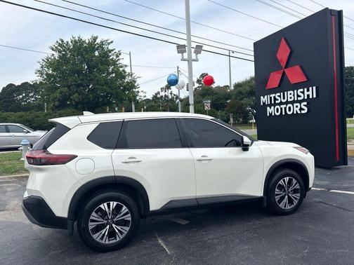 Pearl White Tricoat 2023 Nissan Rogue SV