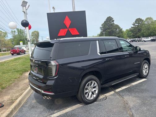 Dark Ash Metallic 2025 Chevrolet Suburban Premier
