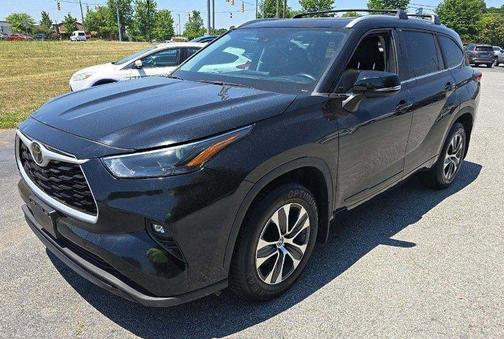 Midnight Black Metallic 2023 Toyota Highlander XLE