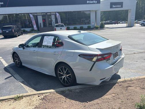 Ice Edge 2022 Toyota Camry SE