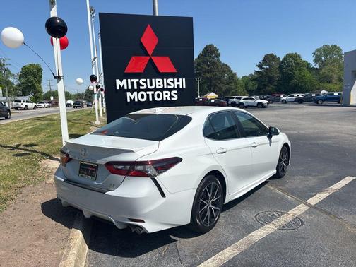 Ice Edge 2022 Toyota Camry SE