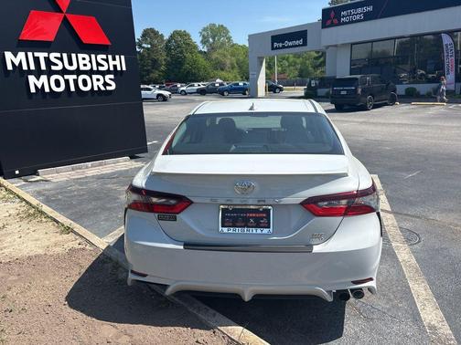 Ice Edge 2022 Toyota Camry SE