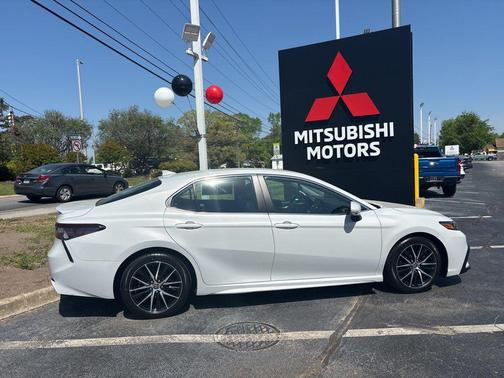 Ice Edge 2022 Toyota Camry SE