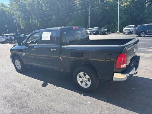 Diamond Black Crystal Pearlcoat 2021 RAM 1500 Classic SSV Crew Cab 4x4 5'7' Box