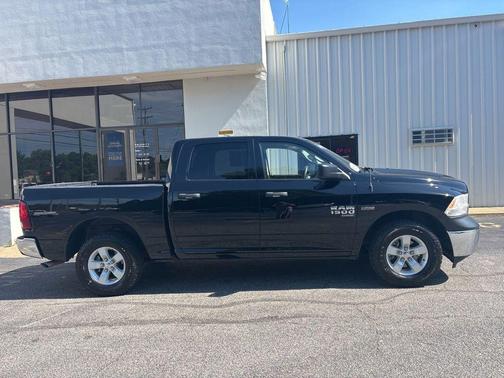 Diamond Black Crystal Pearlcoat 2021 RAM 1500 Classic SSV Crew Cab 4x4 5'7' Box
