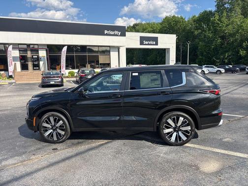 Black Diamond 2026 Mitsubishi Outlander SE 1.5T 2WD