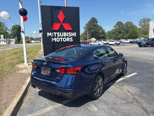 Deep Blue Pearl 2023 Nissan Altima SR VC-Turbo FWD