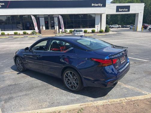 Deep Blue Pearl 2023 Nissan Altima SR VC-Turbo FWD