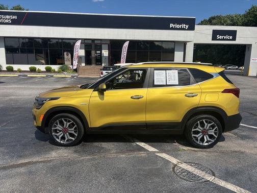 Starbright Yellow/Black Roof 2022 Kia Seltos SX Turbo