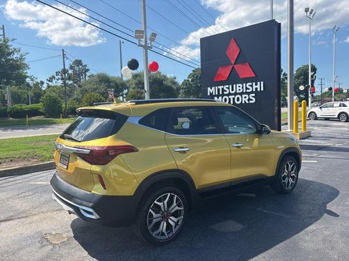 Starbright Yellow/Black Roof 2022 Kia Seltos SX Turbo