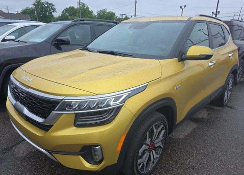 Starbright Yellow/Black Roof 2022 Kia Seltos SX Turbo