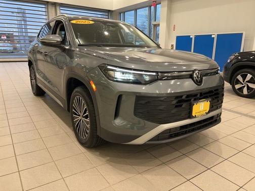 Platinum Gray Metallic 2025 Volkswagen Tiguan 2.0T S