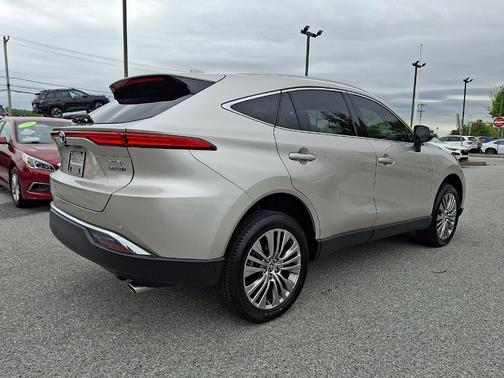 Titanium Glow 2022 Toyota Venza XLE