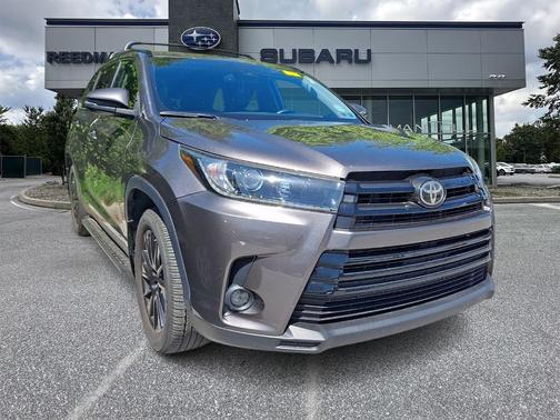 Predawn Gray Mica 2019 Toyota Highlander SE