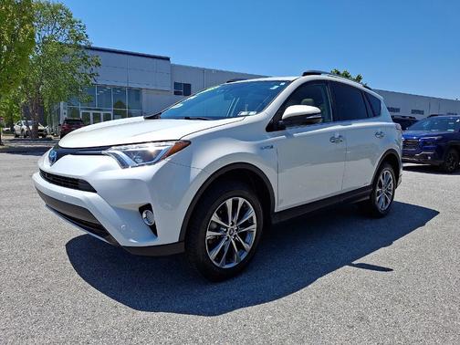 Blizzard Pearl 2018 Toyota RAV4 Hybrid Limited