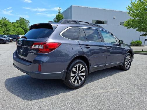 Carbide Gray Metallic 2017 Subaru Outback 3.6R Limited