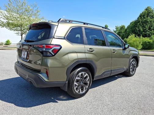 Autumn Green Metallic 2026 Subaru Forester Premium