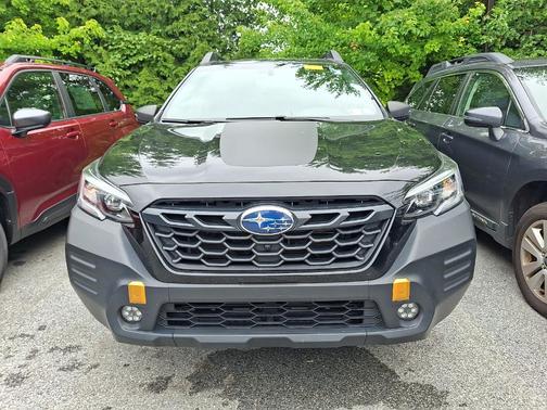 Crystal Black Silica 2022 Subaru Outback Wilderness