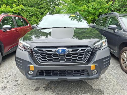 Crystal Black Silica 2022 Subaru Outback Wilderness