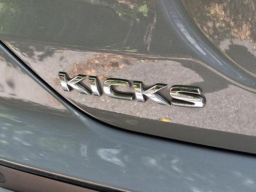 2022 Nissan Kicks SV