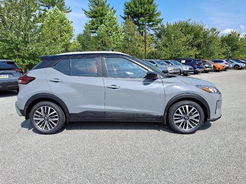 2022 Nissan Kicks SV