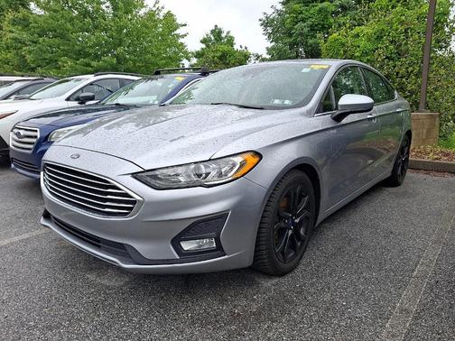 Iconic Silver Metallic 2020 Ford Fusion SE