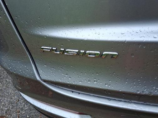 Iconic Silver Metallic 2020 Ford Fusion SE