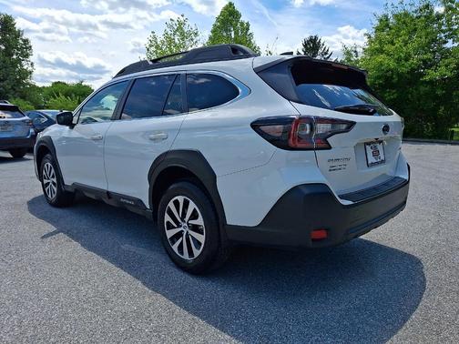 Crystal White Pearl 2025 Subaru Outback Premium