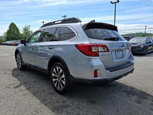 Ice Silver Metallic 2017 Subaru Outback 2.5i Limited