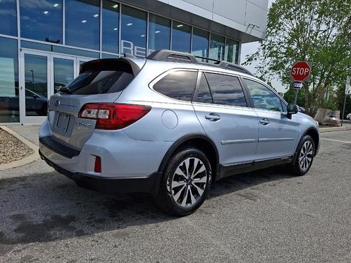 Ice Silver Metallic 2017 Subaru Outback 2.5i Limited