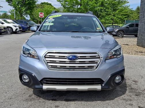 Ice Silver Metallic 2017 Subaru Outback 2.5i Limited