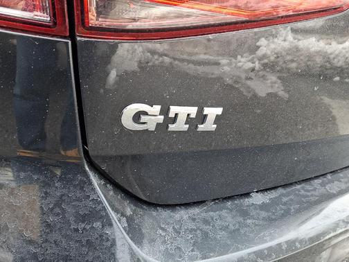 2015 Volkswagen Golf GTI 2.0T S 4-Door