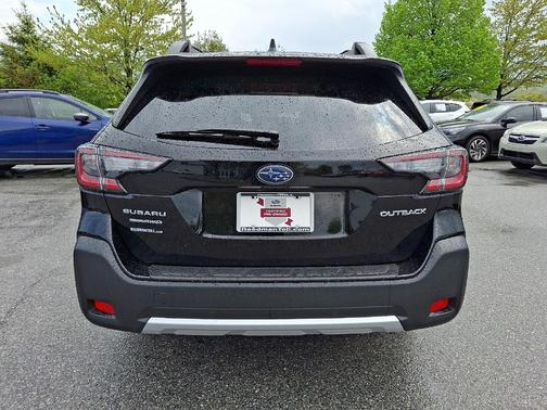 Crystal Black Silica 2025 Subaru Outback Limited