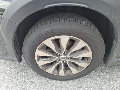 Crystal Black Silica 2025 Subaru Outback Limited