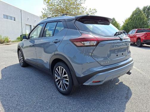 2022 Nissan Kicks SV