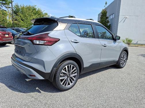 2022 Nissan Kicks SV