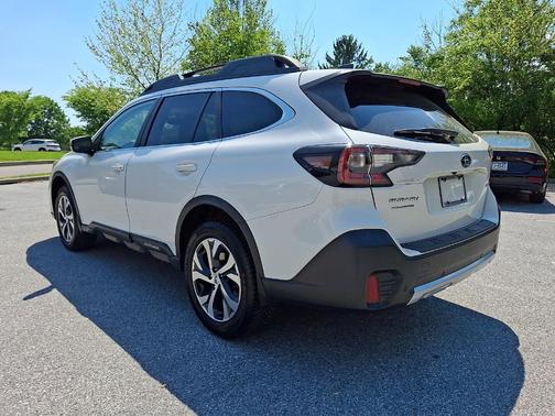 Crystal White Pearl 2020 Subaru Outback Limited