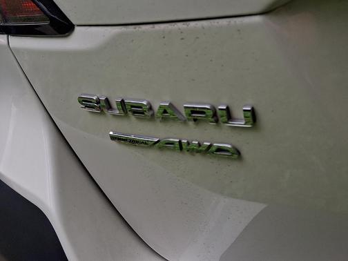 Crystal White Pearl 2020 Subaru Outback Limited