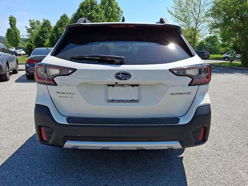 Crystal White Pearl 2020 Subaru Outback Limited
