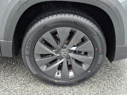 Platinum Gray Metallic 2022 Volkswagen Taos 1.5T S