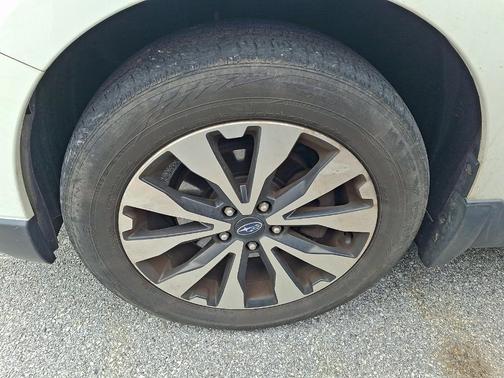 Crystal White Pearl 2015 Subaru Outback 3.6R Limited