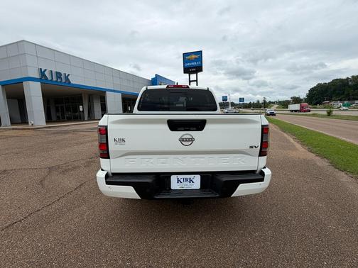 Glacier White 2024 Nissan Frontier SV