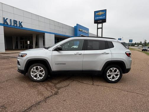 Silver Zynith Metallic Clearcoat 2024 Jeep Compass Latitude